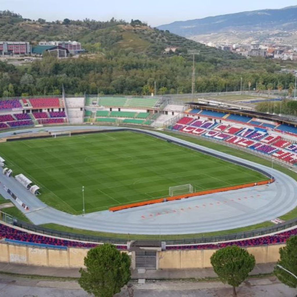 Stadio Cosenza Serie B: abbonamenti 2023-2024 classifica provvisoria, il Catanzaro scala posizioni