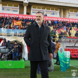 Vivarini derby Catanzaro – Como, i convocati: Vivarini senza Brighenti ma c'è Ghion. Roberts-Fabregas costretti a fare a meno di Verdi e Bellemo