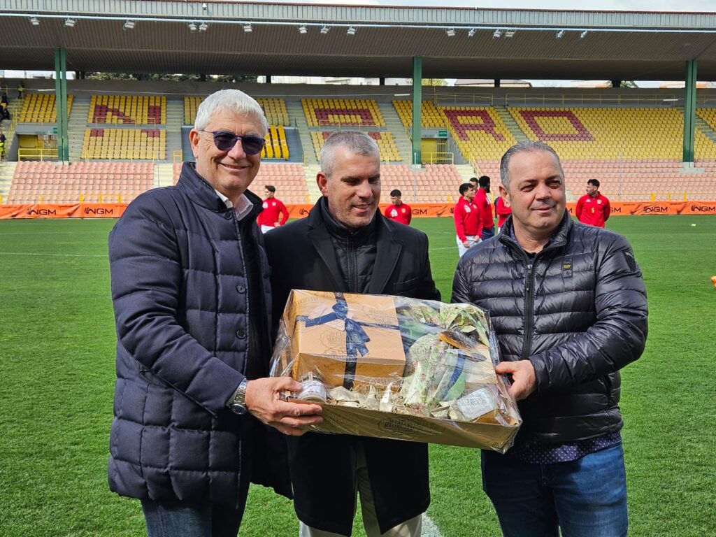 Noto Sambiase 2 U.S. Catanzaro una maglia per celebrare i 100 anni del Sambiase ed il fair play della divisa in campo