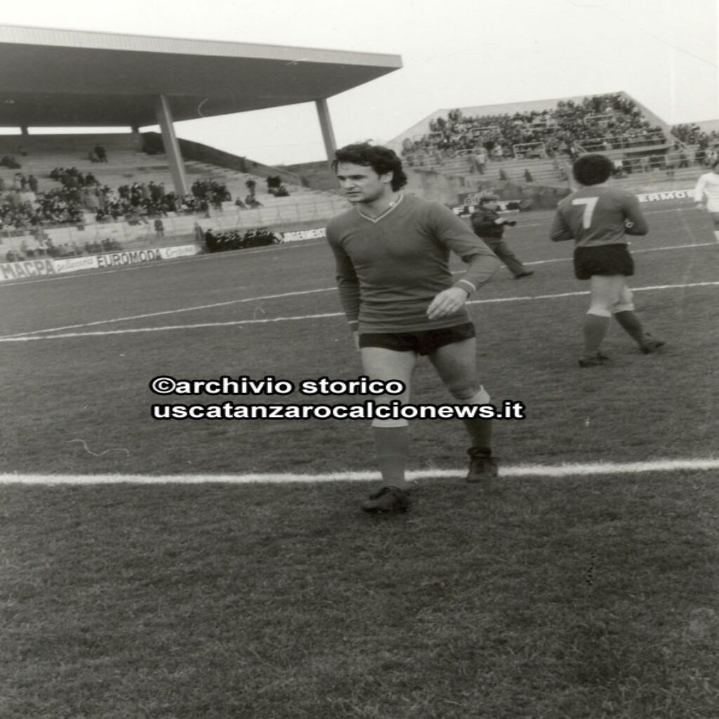 Ranieri Catanzaro 1977 78 Sir Claudio Ranieri lascia il calcio e con sè 8 anni di Catanzaro, li ripercorriamo attraverso 29 scatti del nostro archivio storico.
