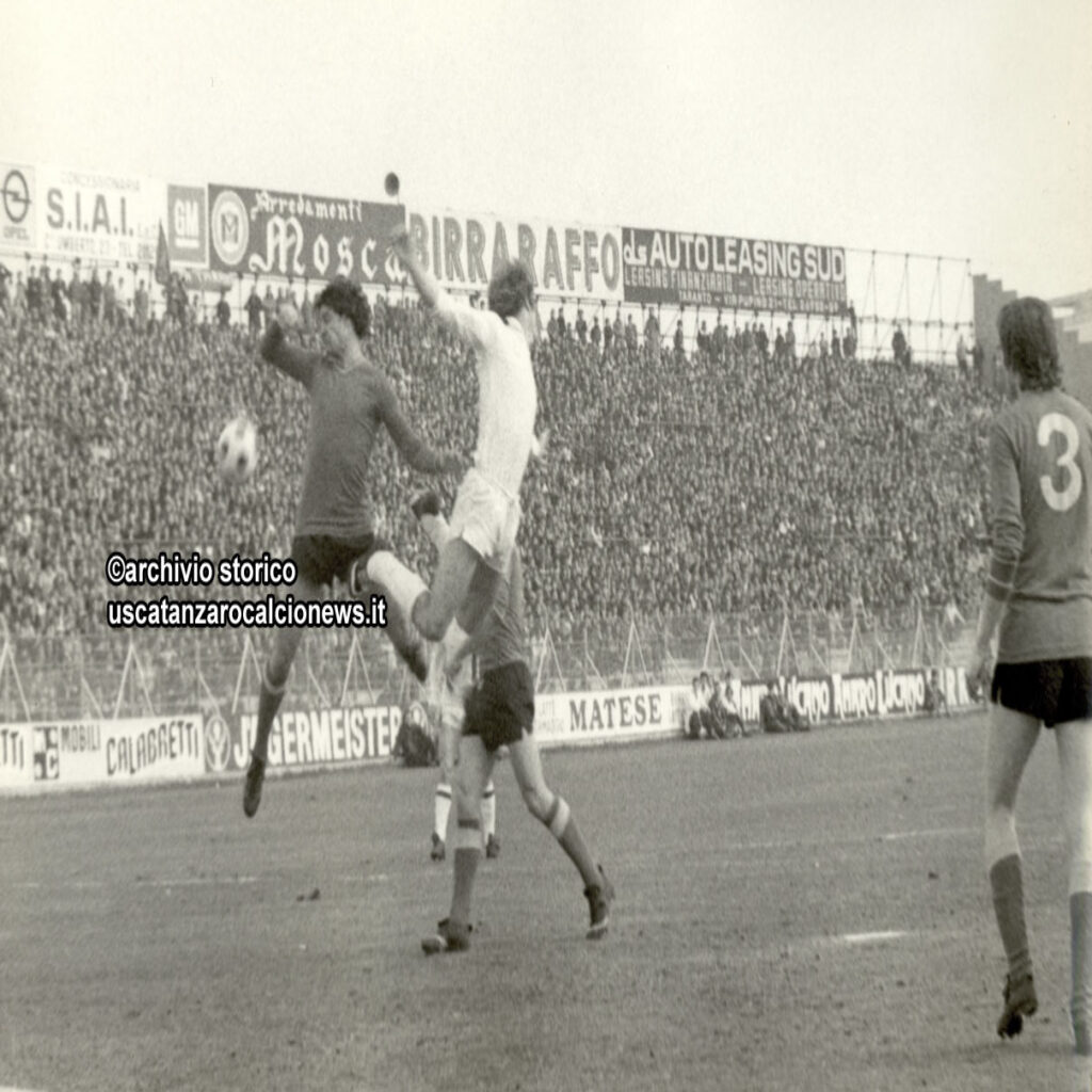 Ranieri Taranto Catanzaro 1977 78 Sir Claudio Ranieri lascia il calcio e con sè 8 anni di Catanzaro, li ripercorriamo attraverso 29 scatti del nostro archivio storico.